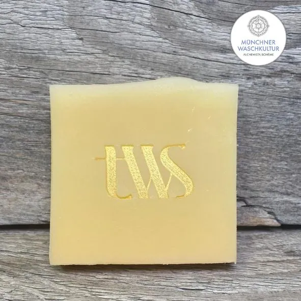 Handgemachte Naturseife mit individuell eingeprägtem Logo – Branding der Münchner Waschkultur®